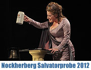 Die Salvatorprobe, Start der "5. Jahreszeit" und zugleich vorläufiger Höhepunkt. Luise Kinseher als Bavaria derbleckt am Nockherberg 2012 (©Foto: Martin Schmitz)